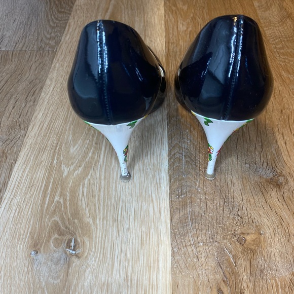 Shoes - Picture 3 of 4